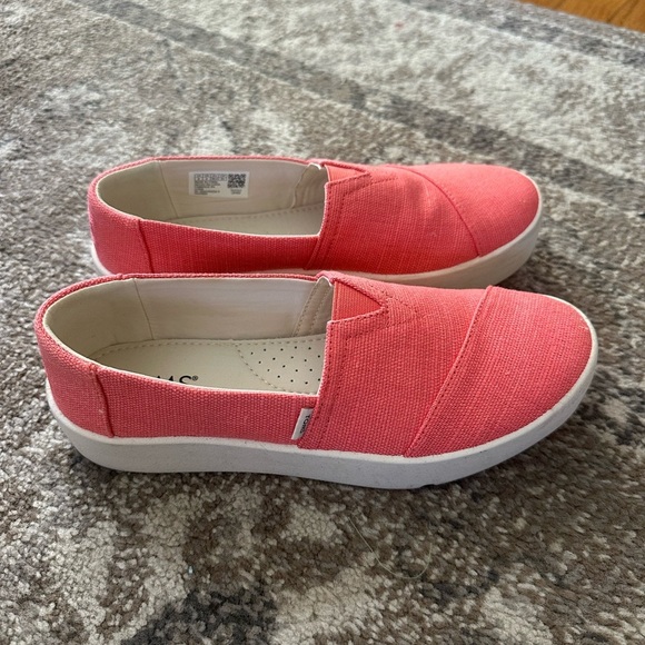 Verona Coral Slip On Sneaker size 8 - Picture 2 of 5